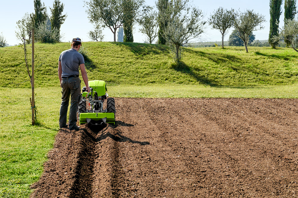 MOTOCULTEUR GRILLO G131BC EN ACTION