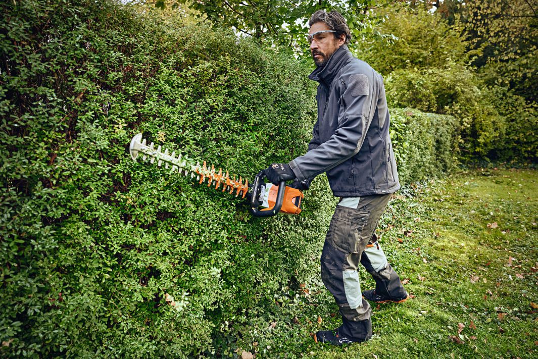 TAILLE-HAIES STIHL A BATTERIE HSA 100 BONHOMME