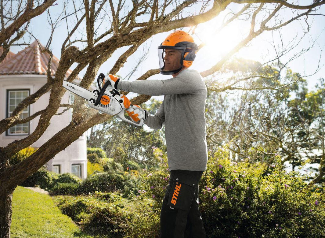 TRONCONNEUSE STIHL MS 151 C-E BONHOMME